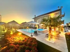 Sunset Poolfield Villa