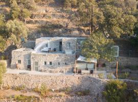 Messes Traditional Stone House with Amazing Sea View, hotel v destinaci Mandrákion