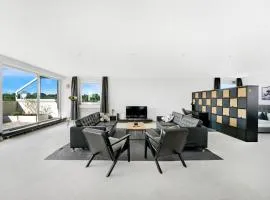 Penthouse 232QM, 12 Personen, Whirlpool, Terrasse, Parkplatz 25min bis Düsseldorf Messe