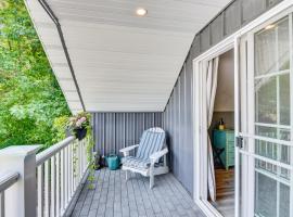 Benton Harbor Apt with Balcony and Fire Pit, spa hotel in Benton Harbor