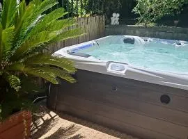 Rapallo 2-Bed Apt Sleeps 5 with Hot Tub