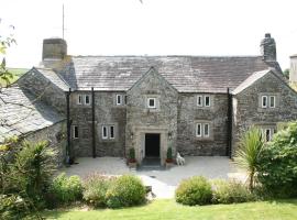 Reddivallen Farmhouse, Cama e café (B&B) em Boscastle