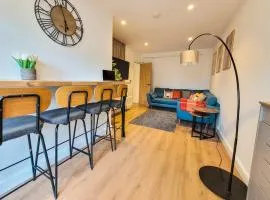 4 bed 2 bath Spacious House with 2 Driveway parking in Ilford London