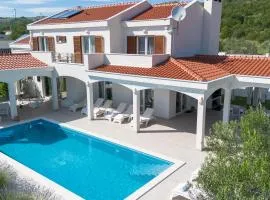 Villa Olivia - Peaceful Family Paradise Near Beach