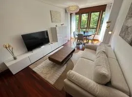 Apartamento de Lujo en Menéndez Pelayo I Parking Privado I Playas I Wifi