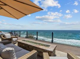 Neptune Sunset Shores Oceanfront home with expansive outdoor living, newly remodeled, hotel en Encinitas