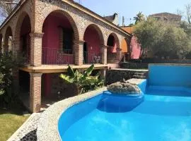 La Escondida, alberca, jardín, asador y vistas