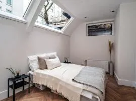 Spacious Room in the Center!