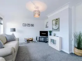 NEW! 3-Bed Stunning Bungalow in Wrexham by 53 Degrees Property, Ideal for Groups, FREE Parking!