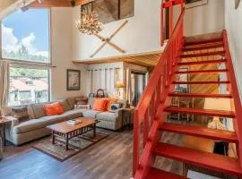 Courchevel #15 - 2 Bedroom, 2 Bathroom, Sleeps 6! Just steps to Canyon Lodge!