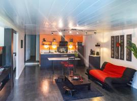 Comme dans un écrin - T2 de 50 m² avec jardin, terrasse et piscine, hotel i Vernaison