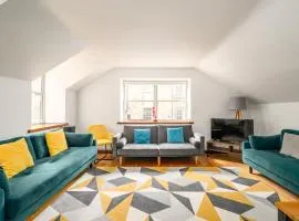 Bright - Central - Sleeps 10