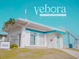 vebora shine, hotel in Bora