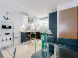 Roomspace Serviced Apartments - Abbot's Yard – apartament w mieście Worplesdon