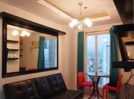 One Bedroom Condo with Balcony & Pool - Carosa Staycation