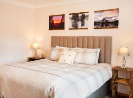 Mike's 3-bedroom Countryside Cottage, Hotel in Alness