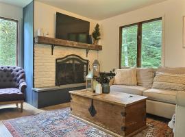 BearLeft AC Pool Hot Tub Grill Deck FirePlace: Killington şehrinde bir otel