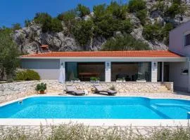Villa Pasika with private 31m2 pool, summer kitchen with BBQ, 4 bedrooms