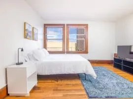Beautiful 1 Bed Studio Apt Close To Hospitals!