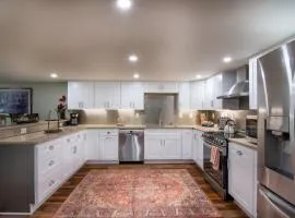 Beautiful Basement Apt W Private Back Patio
