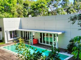 La Quoriena Botanical Villa & Cafe', chalupa v destinaci Labuan Bajo