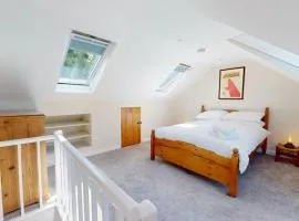 St Ives Bubblegum Cottage