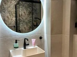 Room with jungle bathroom