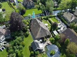 OV593 - 4P apartment in the heart of Giethoorn on the village canal