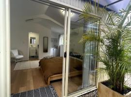 Beachside Bedstay, hotel v destinaci Emerald Beach