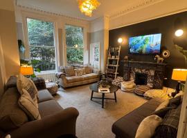 Deluxe Huge Detached House with Parking, sleeps up to 30 people, 2m from Liverpool City Centre, hotel v destinaci Liverpool