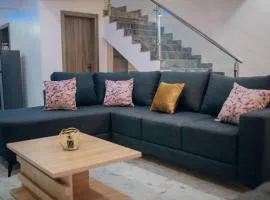 Serviced 3Bed Duplex in Oba Akinyele Street, off Rotimi Williams, Bodija