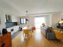 Ventanal de Saras Petfriendly Garaje Trastero y Chimenea - Arafita Apartamentos, hotel em Panticosa