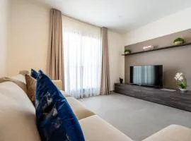 Bright and Modern 2 Bedroom Apartment