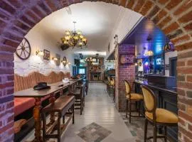 Patriot Bar Hottub-sleeps30