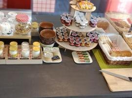 BonAbri Vacances - Chambres d'hôtes، فندق في Chazelles