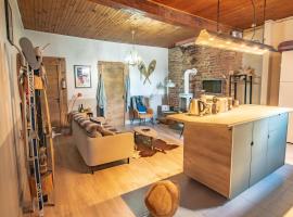 chalet de montagne Style sur le Quai saint Laurent et Bastille, chal&eacute; em Grenoble