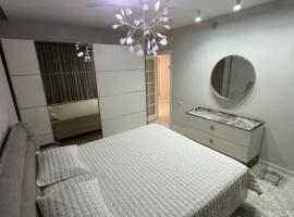 Элитная квартира в самом центре города, hotel en Taraz