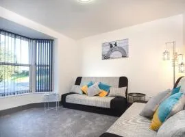 8 Beds Work & Family Stay Free Parking!