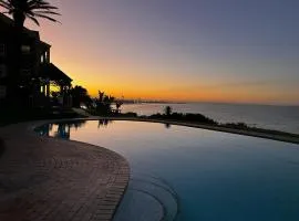 Ocean Daze Brookes Hill Suites - Beachfront Spot
