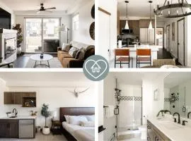 New Luxe Condo - Hot Tub - Minutes to WP! - Fraser