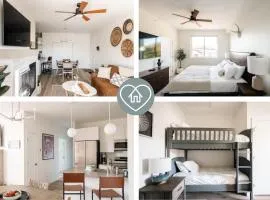 Chic Condo - Near Town and Trails - Hot Tub - Deck