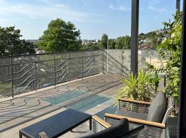 La Maison Du Coteau, pet-friendly hotel in Cachan