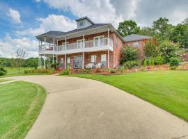 Beautiful Home Less Than 1 Mi to Hot Springs National Park, hotel in Hot Springs