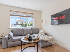 2 Bed Flat - Gatwick Airport - FREE PARKING, Hotel in Redhill