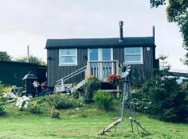 1 Bedroom Cabin Sleeps 2 Private Garden WiFi