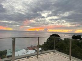 Castle Comfort Seaview deluxe Apartment, hotell sihtkohas Roseau