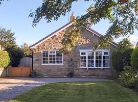 Willow Cottage 3 bed, cosy stopover, dogs welcome，位于Thornton-le-Beans的酒店
