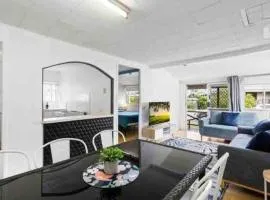 Bayside Living - Walk to Water - Central location