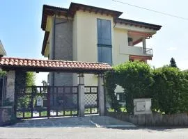 Flat near Isola Bella and waterfront dining