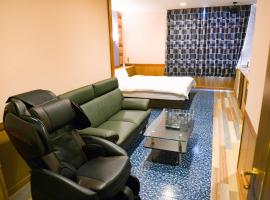 Hotel HERB ホテルハーブ大人用, hotel com banheiras de hidromassagem em Matsuyama